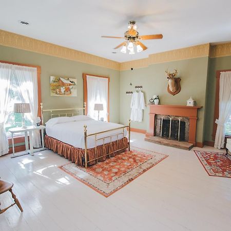 Old Caledonian Bed & Breakfast Bagian luar foto