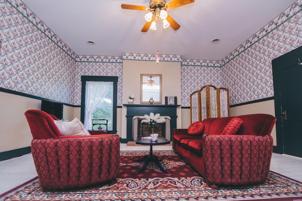 Old Caledonian Bed & Breakfast Bagian luar foto