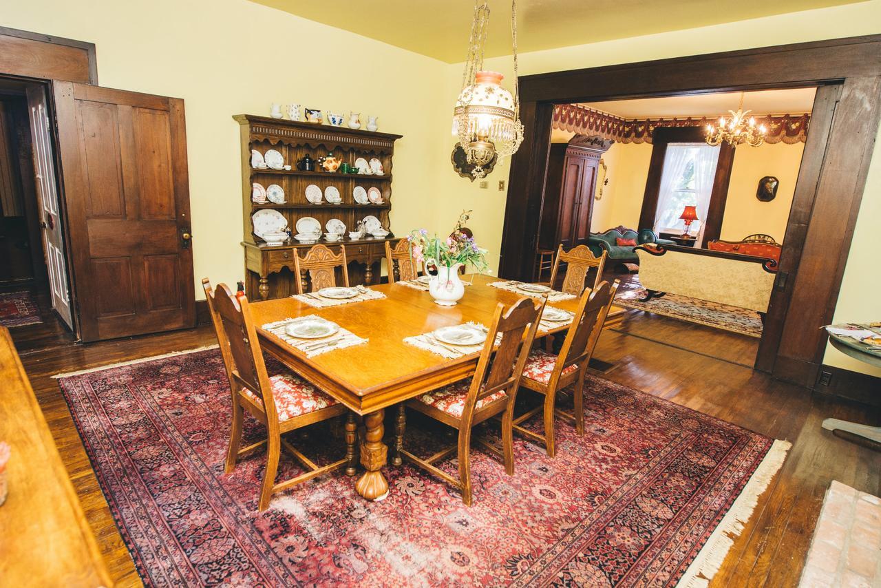 Old Caledonian Bed & Breakfast Bagian luar foto