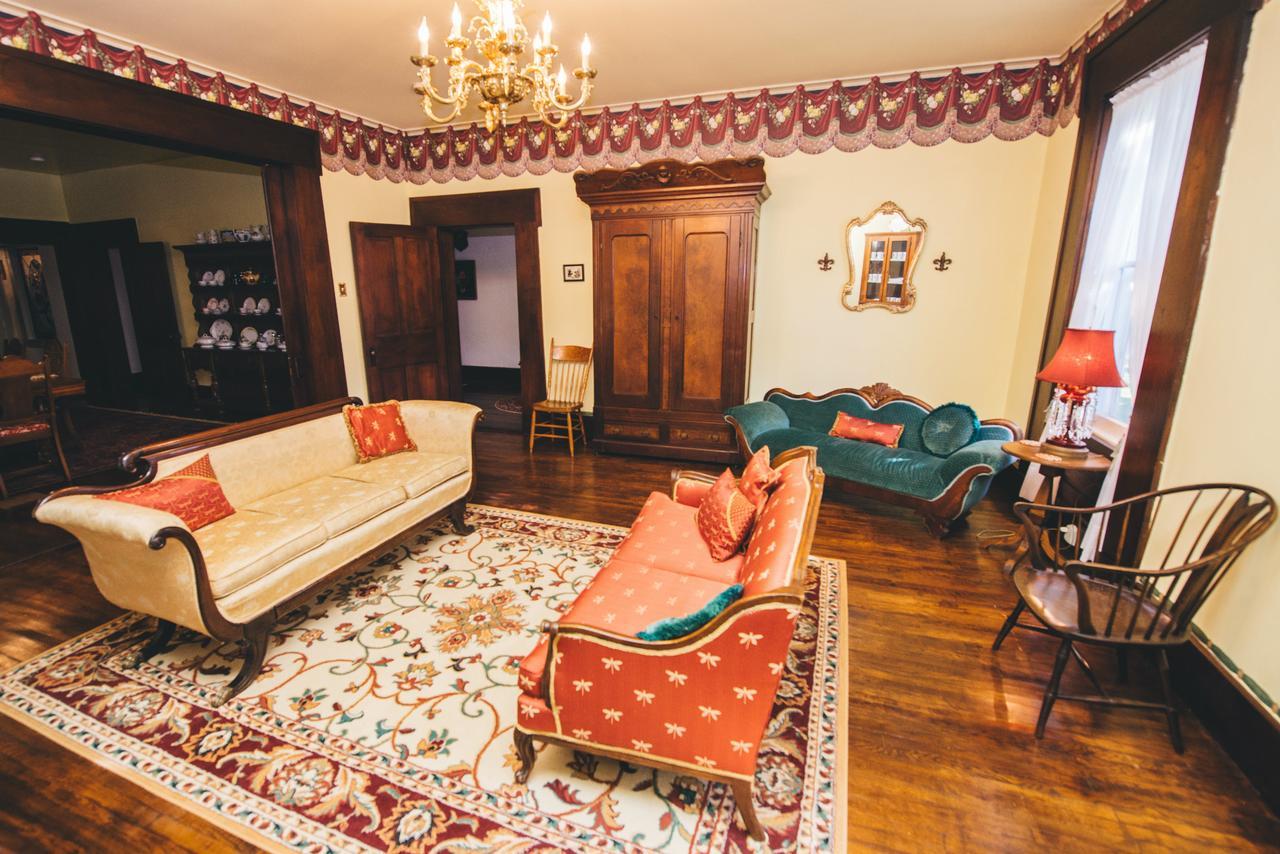 Old Caledonian Bed & Breakfast Bagian luar foto