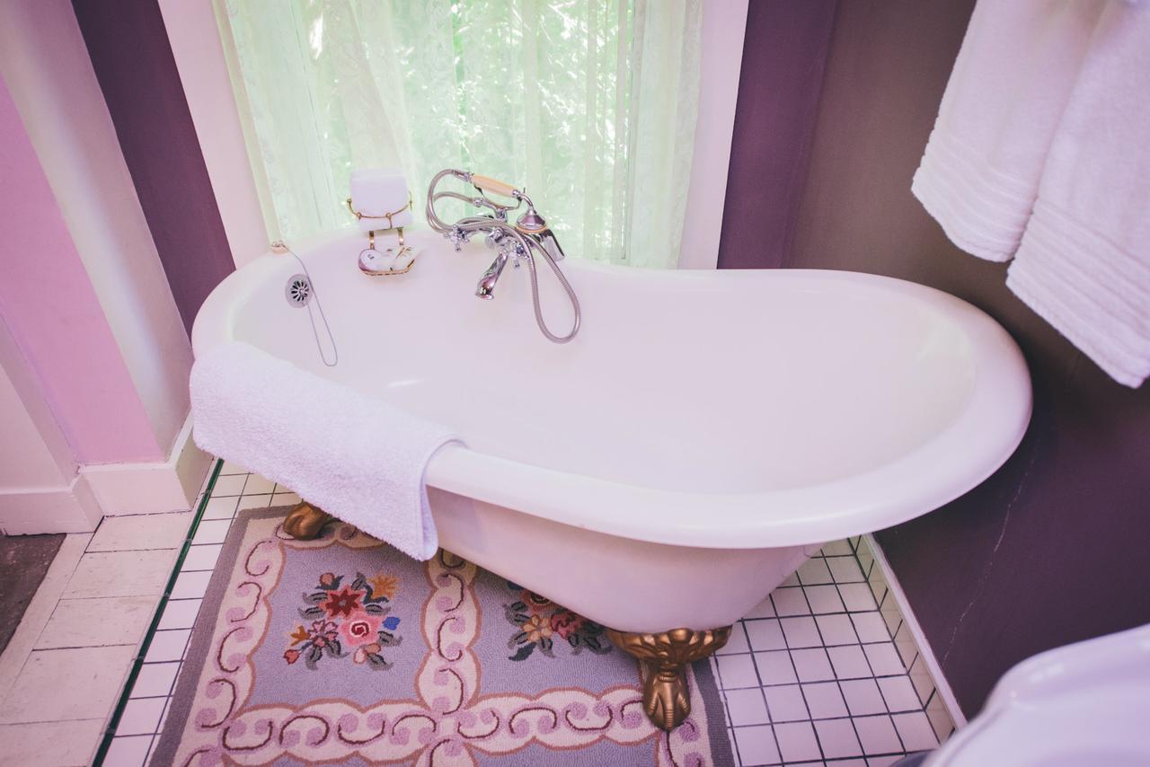 Old Caledonian Bed & Breakfast Bagian luar foto
