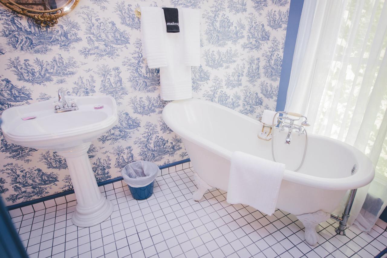 Old Caledonian Bed & Breakfast Bagian luar foto