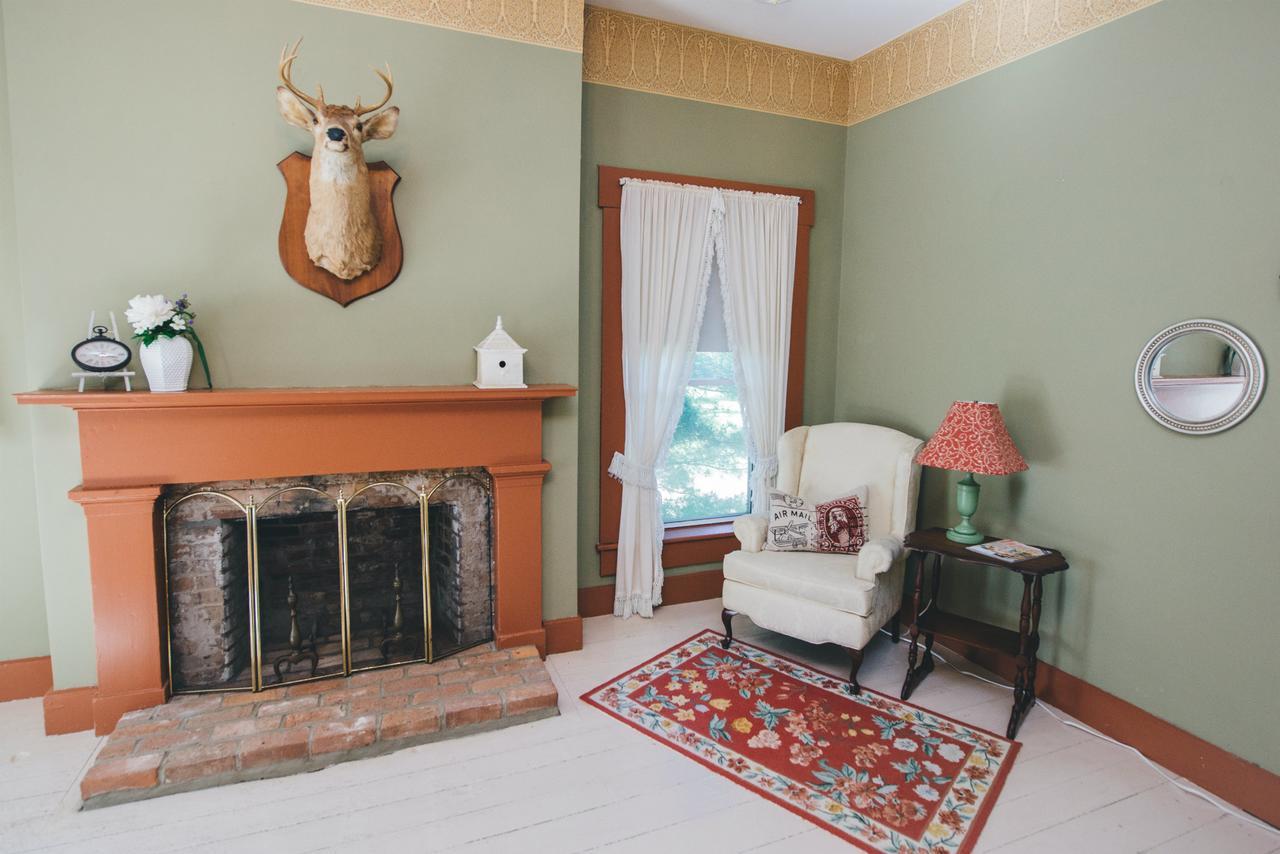Old Caledonian Bed & Breakfast Bagian luar foto