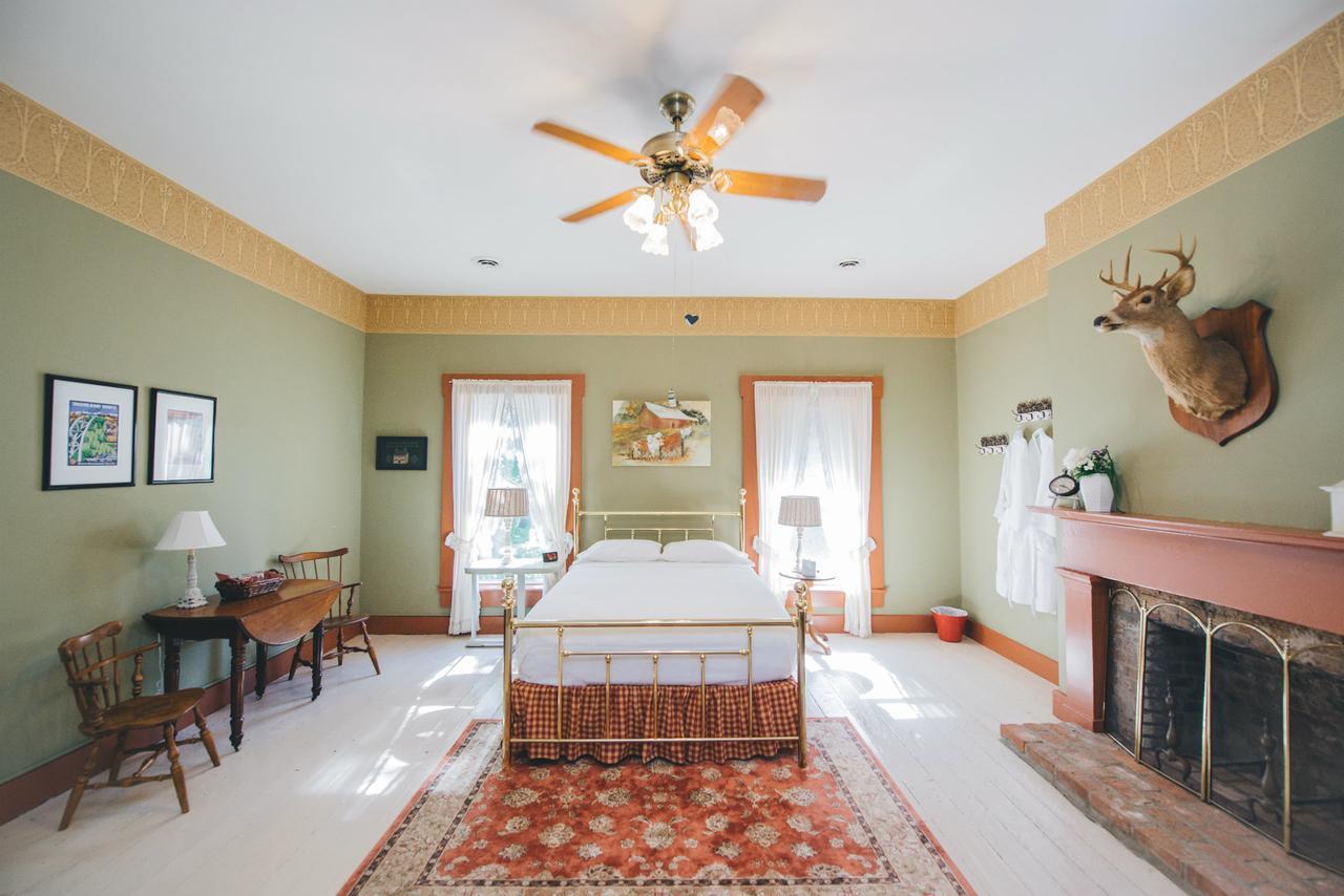 Old Caledonian Bed & Breakfast Bagian luar foto