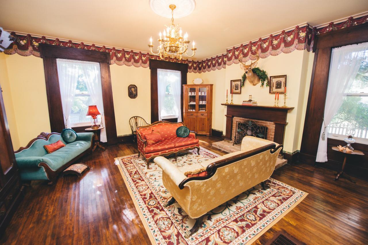 Old Caledonian Bed & Breakfast Bagian luar foto