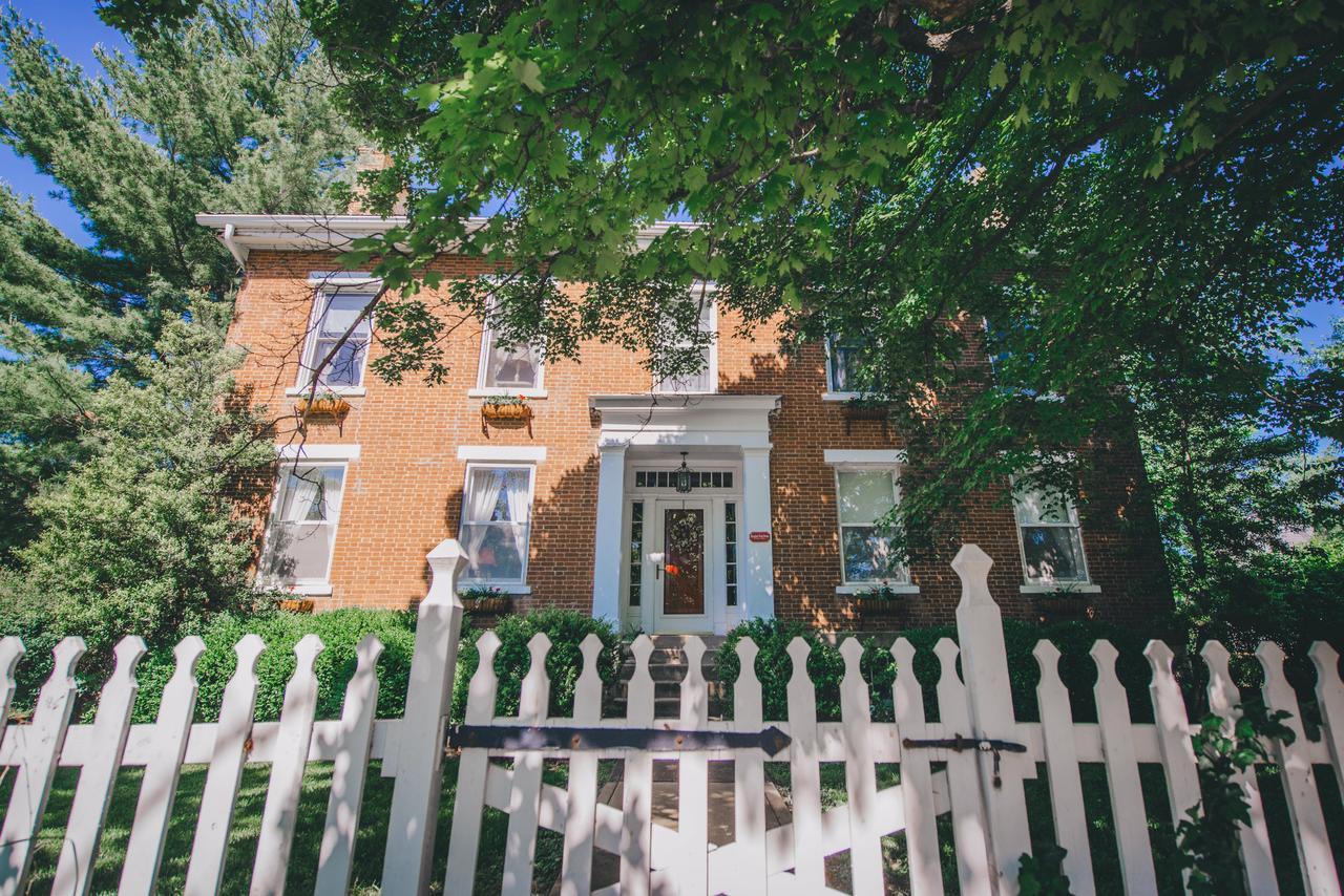 Old Caledonian Bed & Breakfast Bagian luar foto
