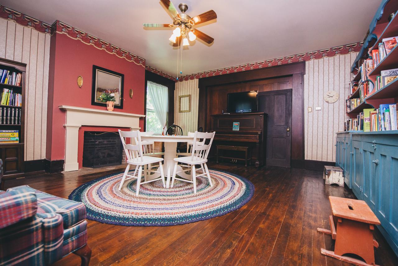 Old Caledonian Bed & Breakfast Bagian luar foto