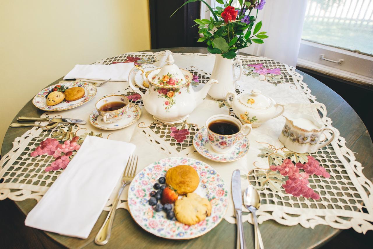 Old Caledonian Bed & Breakfast Bagian luar foto