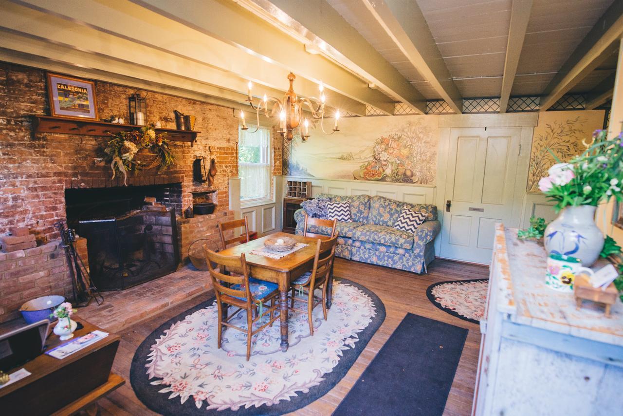 Old Caledonian Bed & Breakfast Bagian luar foto