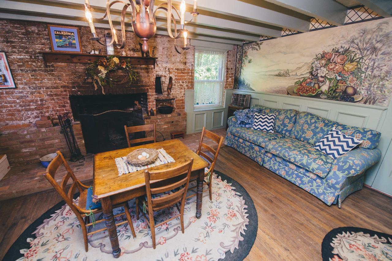 Old Caledonian Bed & Breakfast Bagian luar foto