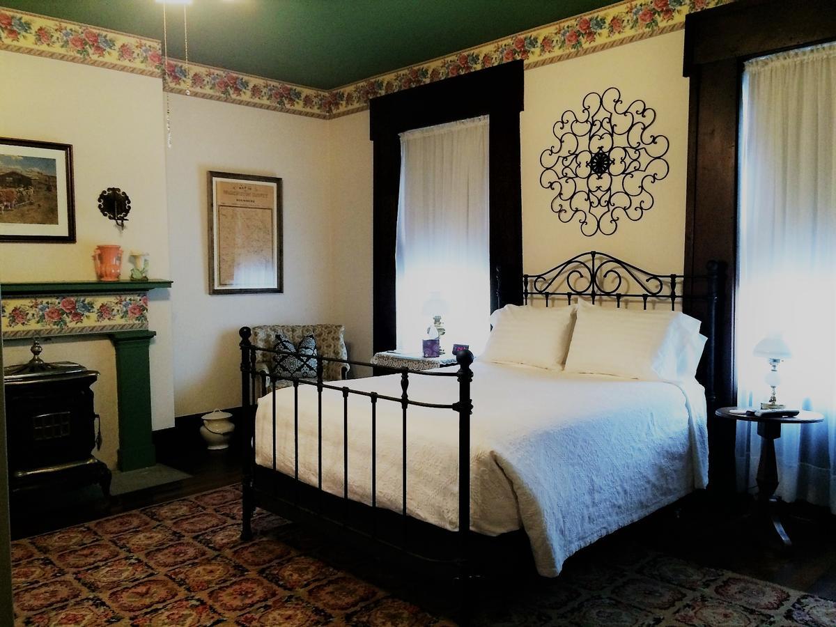 Old Caledonian Bed & Breakfast Bagian luar foto
