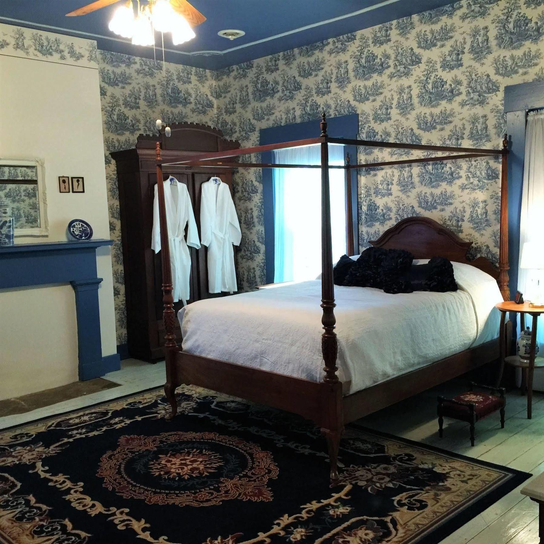 Old Caledonian Bed & Breakfast Bagian luar foto