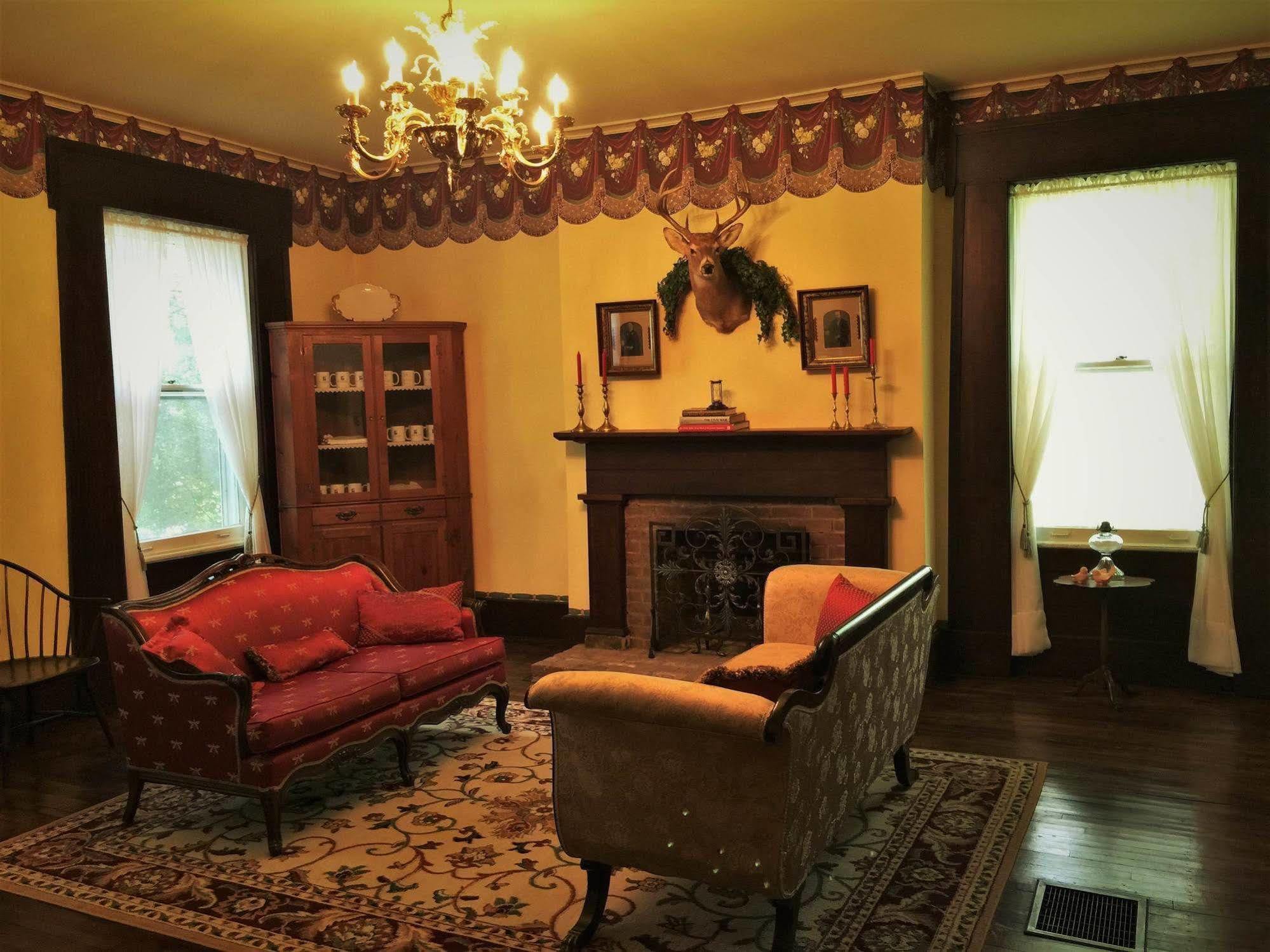 Old Caledonian Bed & Breakfast Bagian luar foto