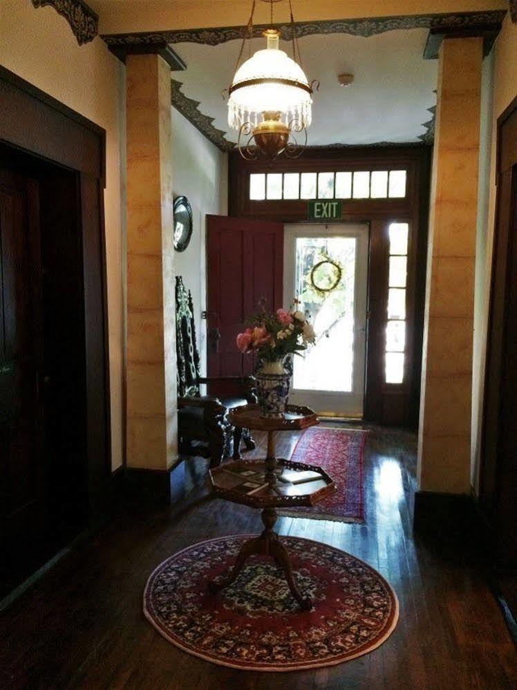Old Caledonian Bed & Breakfast Bagian luar foto