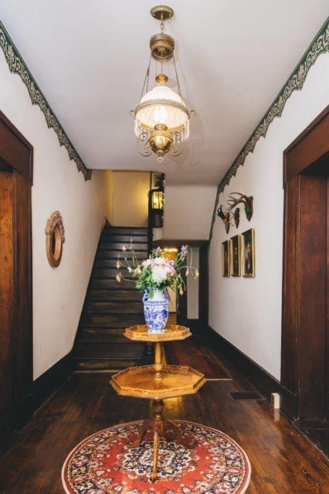 Old Caledonian Bed & Breakfast Bagian luar foto