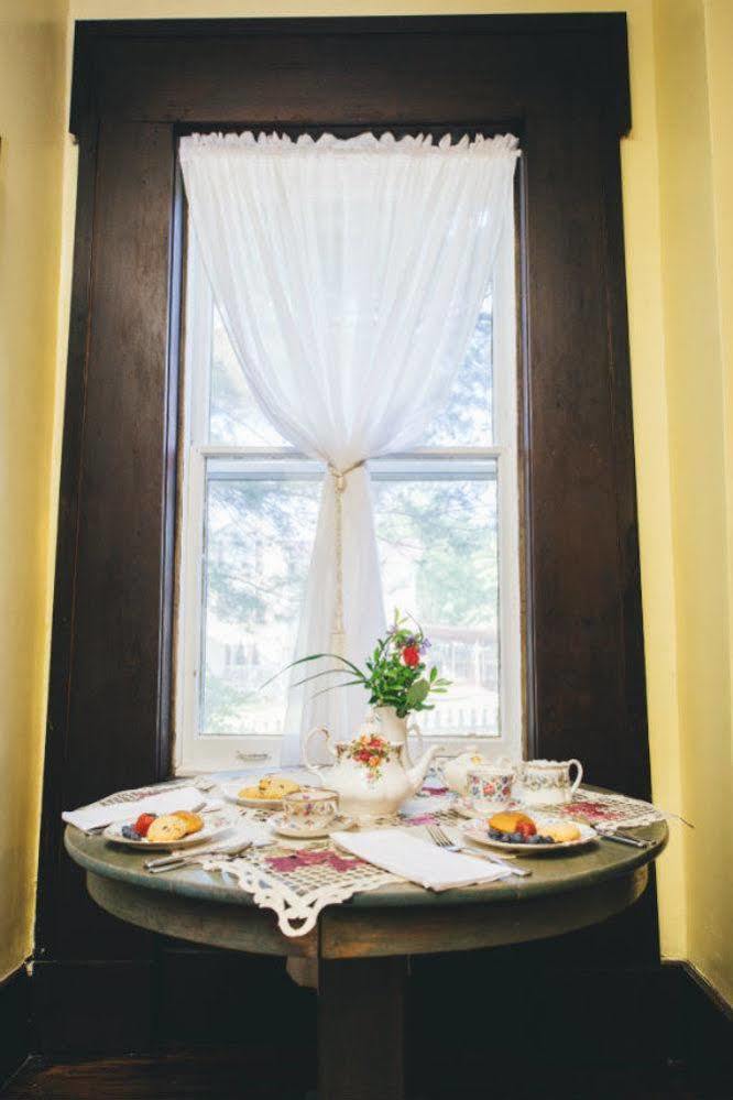 Old Caledonian Bed & Breakfast Bagian luar foto