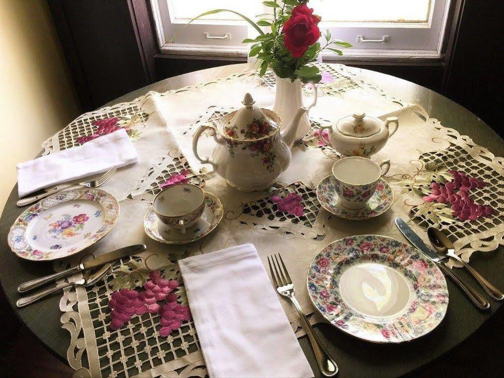 Old Caledonian Bed & Breakfast Bagian luar foto